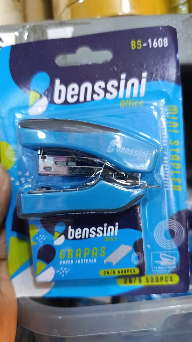 Mini engrapadora con grapas blister